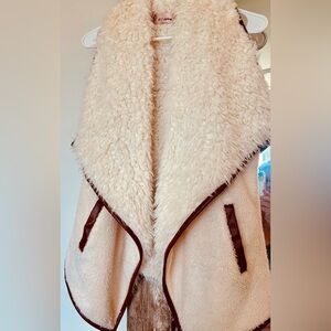 Cozy Cream Sherpa Vest with Contrast Trim